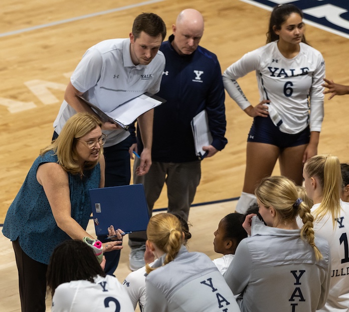 Erin Applebaum talks to her Yale team/Yale photos